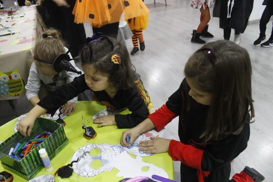 Foto 7 - Los m&aacute;s peque&ntilde;os disfrutan de Halloween en el Barrio del Oeste  