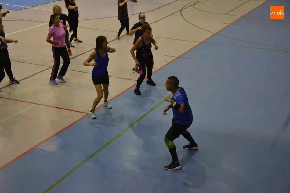 Foto 8 - Unas 40 personas toman parte en la masterclass de zumba organizada por Instinto Deportivo  