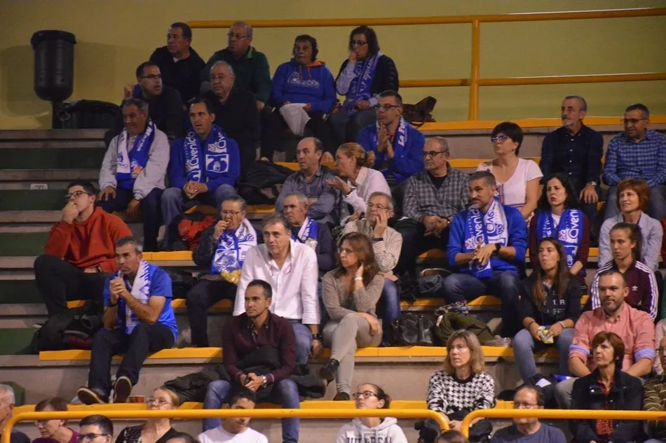 Foto 6 - La afici&oacute;n del Perfumer&iacute;as Avenida arropa al equipo en un nuevo triunfo en Europa