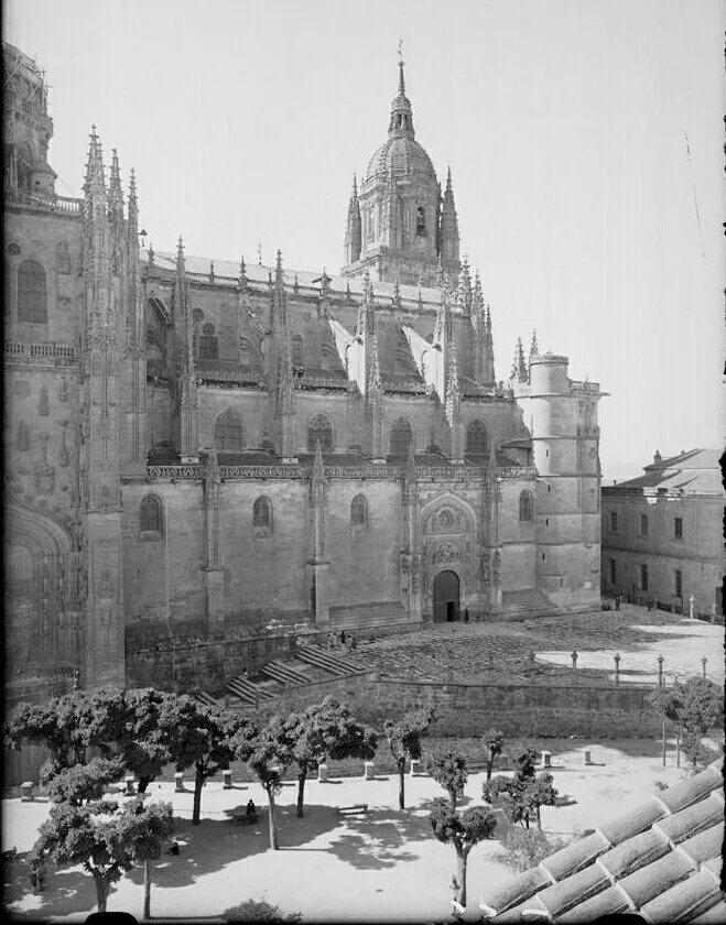 Foto 3 - La puerta de Ramos de la Catedral Nueva, un regalo para los visitantes