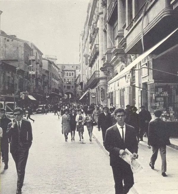 Foto 2 - El ambiente de la calle Toro en los a&ntilde;os 60