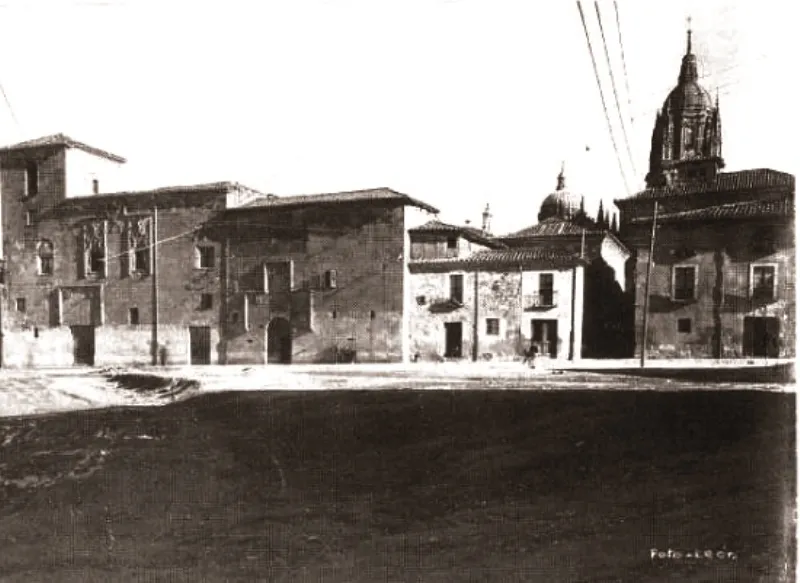 Foto 5 - La plaza que recuerda a Fray Luis de Le&oacute;n