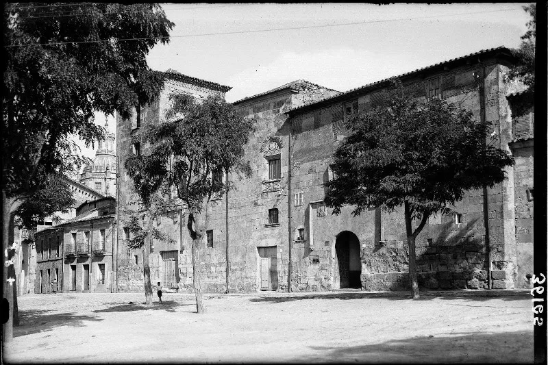 Foto 4 - La plaza que recuerda a Fray Luis de Le&oacute;n