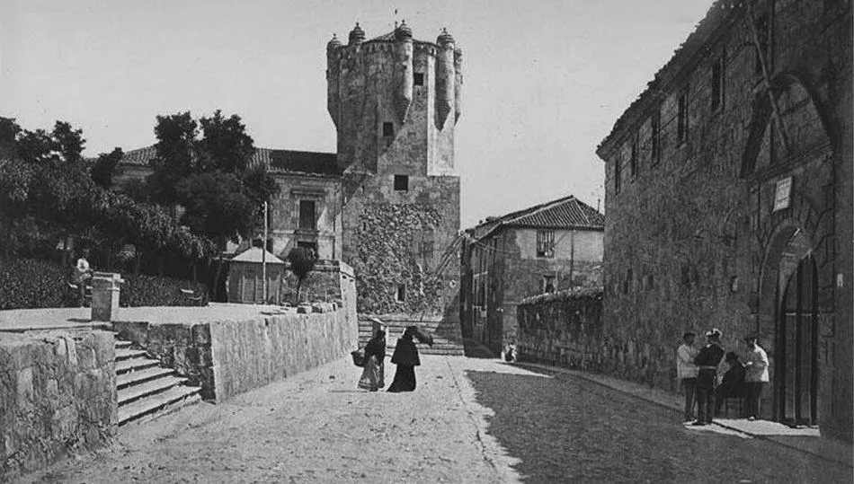 Foto 3 - El antiguo cuartel de la Guardia Civil en la plaza de Col&oacute;n