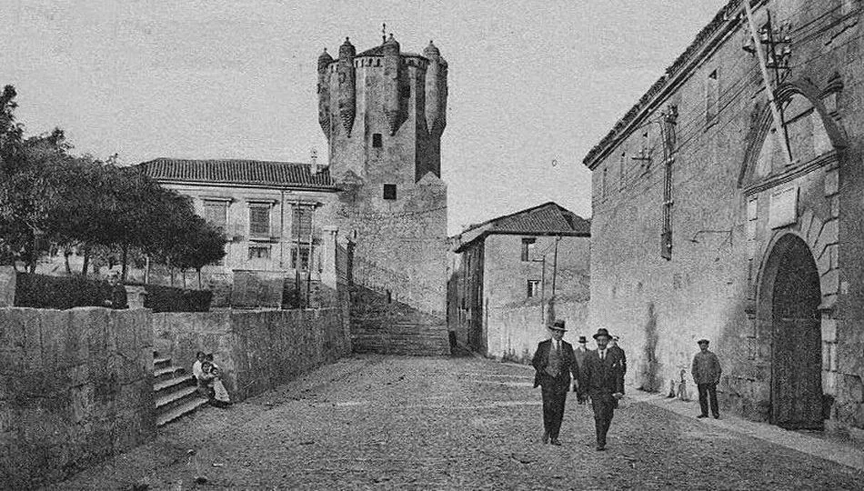 Foto 5 - El antiguo cuartel de la Guardia Civil en la plaza de Col&oacute;n