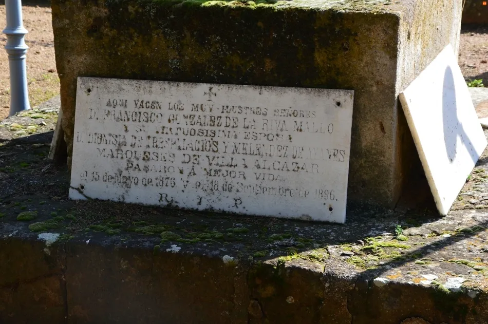 Foto 6 - Versos de B&eacute;cquer, Unamuno o el Ch&eacute; Guevara, entre las despedidas eternas en el cementerio de...