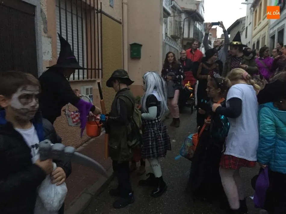 Foto 6 - Tarde de disfraces en Villarino de los Aires para vivir Halloween  