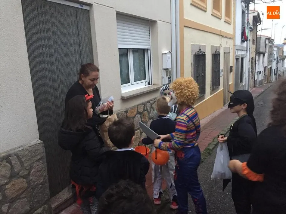 Foto 4 - Tarde de disfraces en Villarino de los Aires para vivir Halloween  