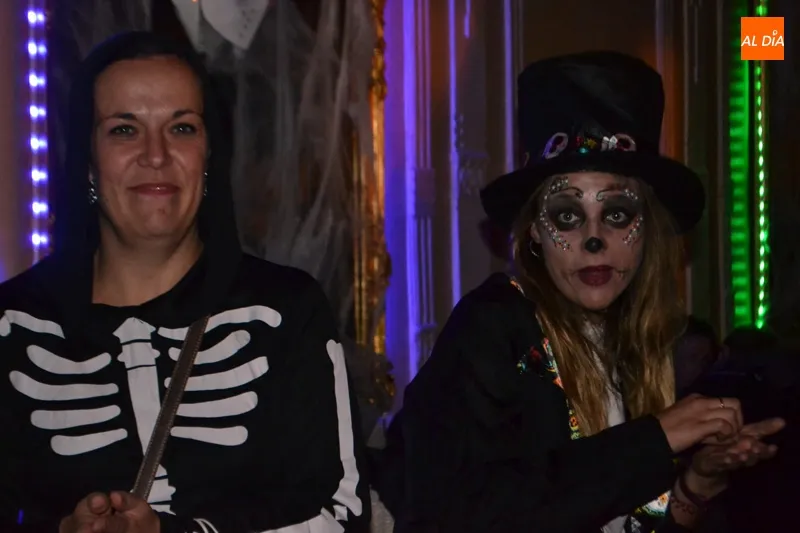 Foto 2 - Disfraces y ambiente protagonizan una fiesta terror&iacute;ficamente divertida de Halloween