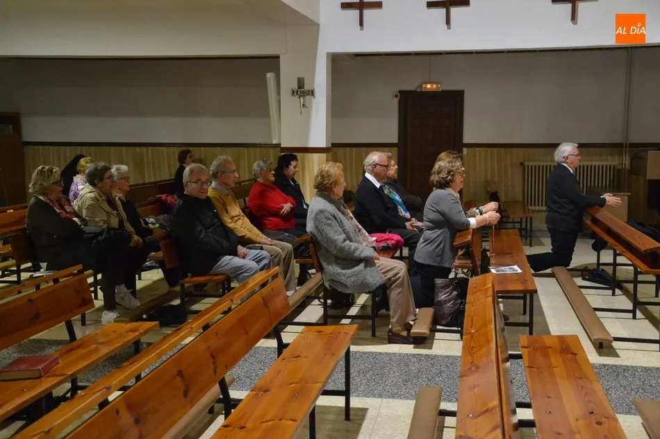 El Grupo de Adoración Nocturna honra a los difuntos con una Vigilia  