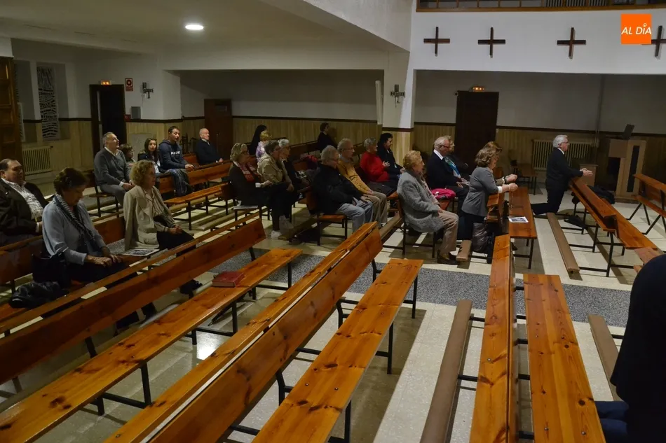 Foto 4 - El Grupo de Adoraci&oacute;n Nocturna honra a los difuntos con una Vigilia  