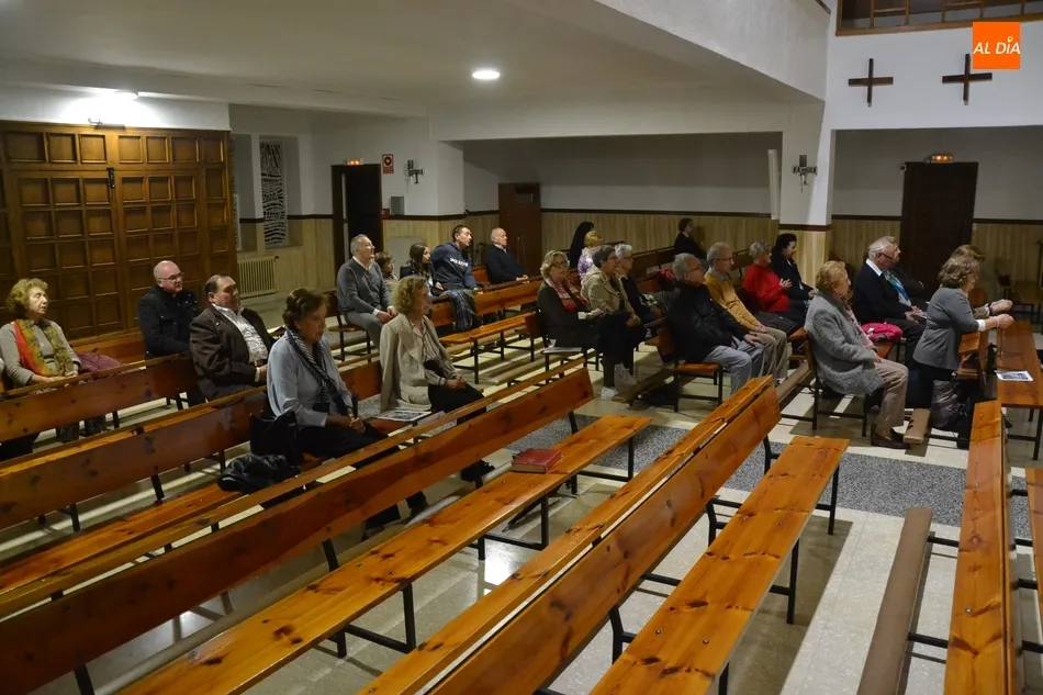 Foto 3 - El Grupo de Adoraci&oacute;n Nocturna honra a los difuntos con una Vigilia  