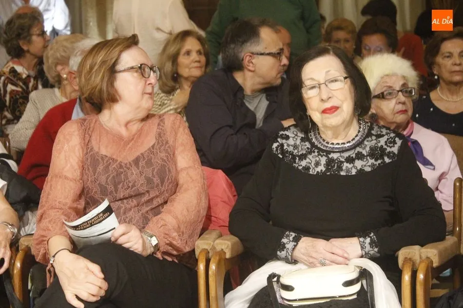 Foto 10 - La Coral Auzperri Abesbatza llena el Casino con su c&aacute;lida voz