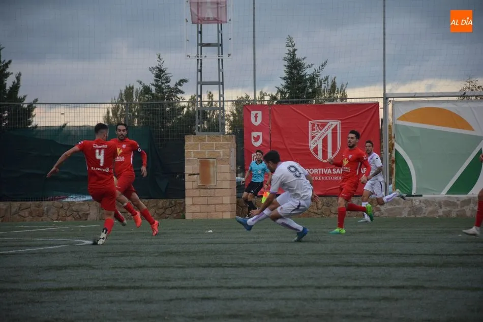 Foto 11 - El Santa Marta logra sumar un punto ante el filial del Numancia (1-1)