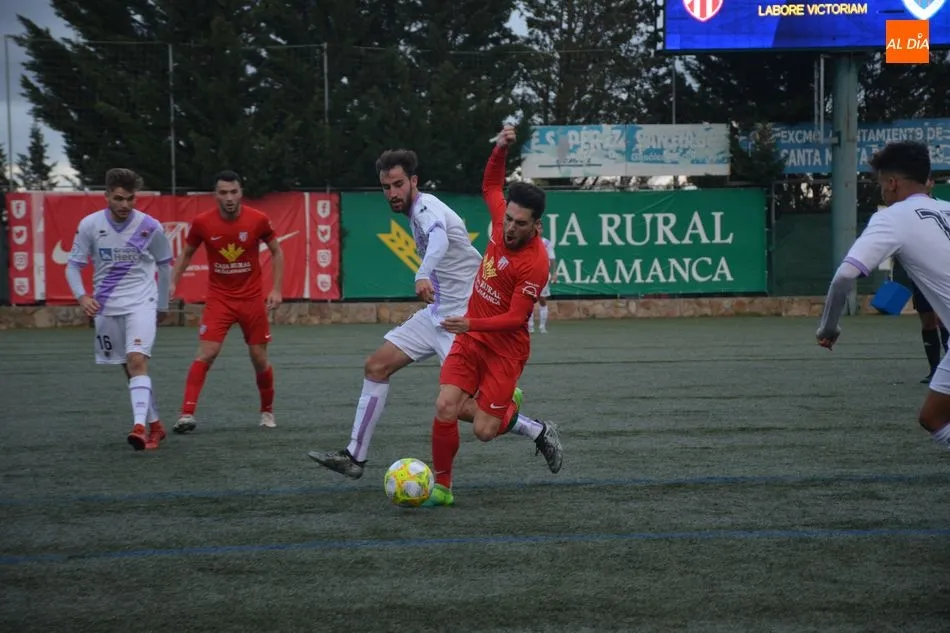 Foto 8 - El Santa Marta logra sumar un punto ante el filial del Numancia (1-1)