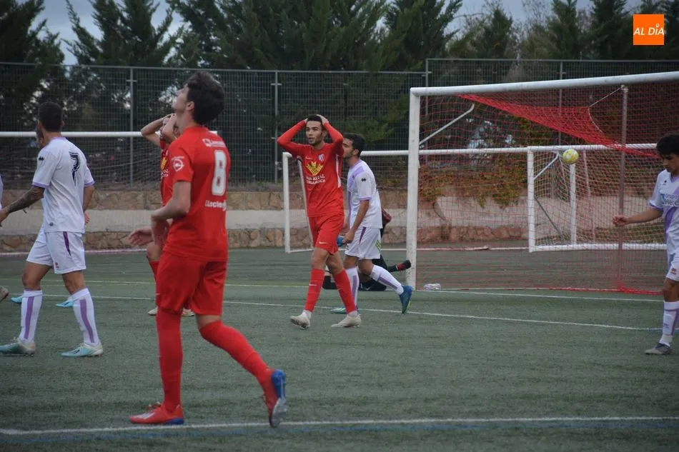 Foto 3 - El Santa Marta logra sumar un punto ante el filial del Numancia (1-1)