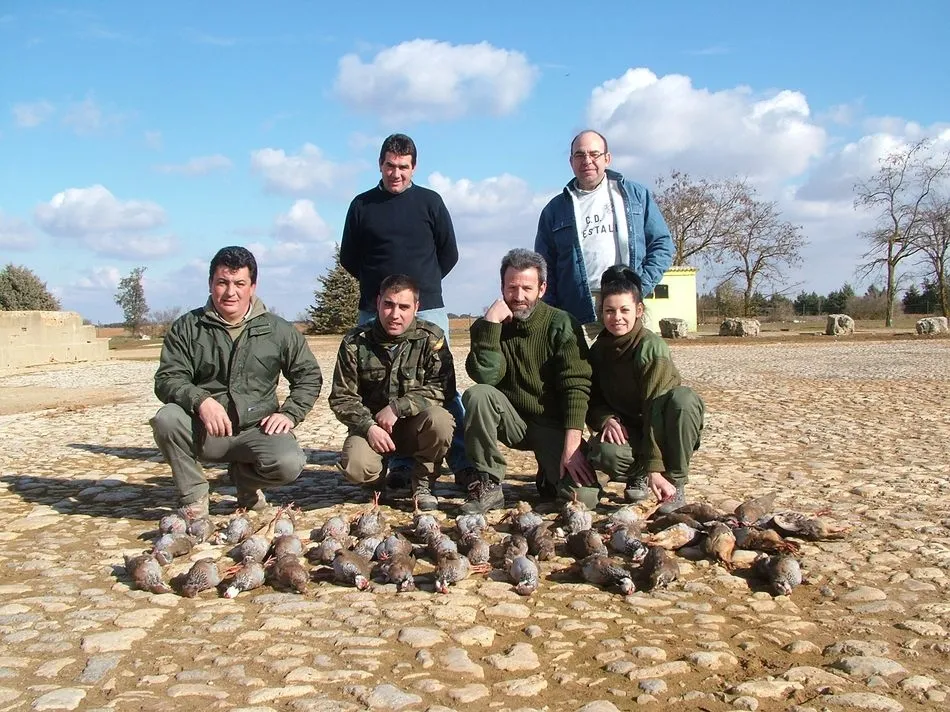 Foto 3 - Juan Campos celebra en Villarino&nbsp;su jubilaci&oacute;n rodeado de familiares y amigos  