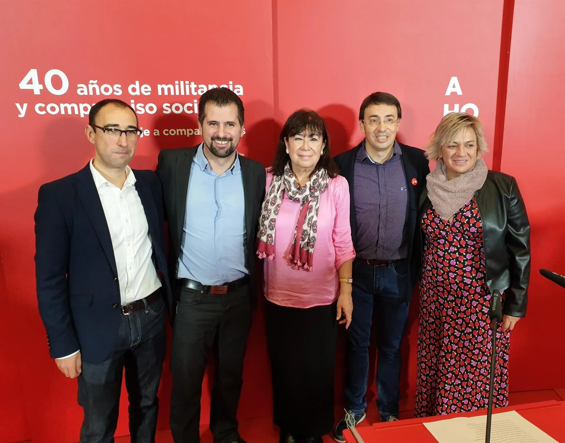 Cristina Narbona (centro) junto a los socialistas David Serrada, Luis Tudanca, Fernando Pablos y Elena Diego / Europa Press