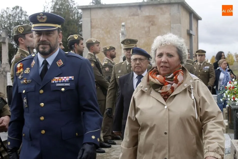 Foto 3 - Los militares fallecidos en acto de servicio son homenajeados en el cementerio San Carlos