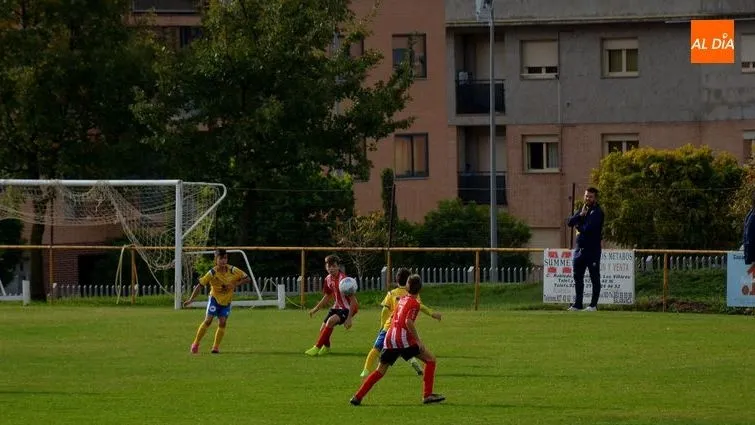 Imagen del partido entre el Pizarrales y el Monterrey de Primera Infantil / Lydia González