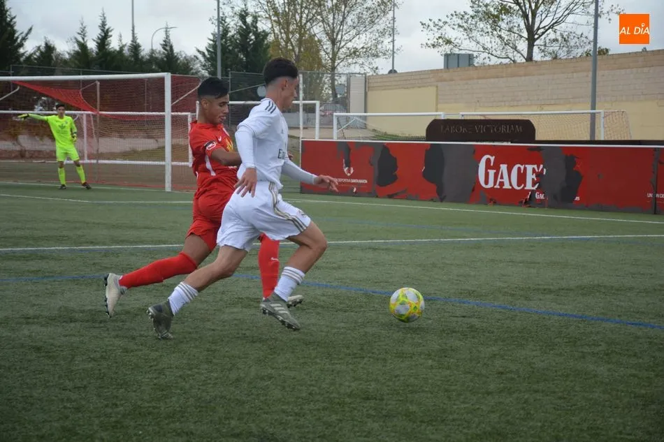 Foto 7 - El Santa Marta cae dando la cara ante todo un Real Madrid (0-2)