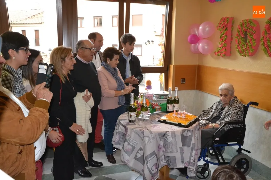 Foto 11 - Emilia Pulido celebra sus 100 a&ntilde;os acompa&ntilde;ada de toda su familia  