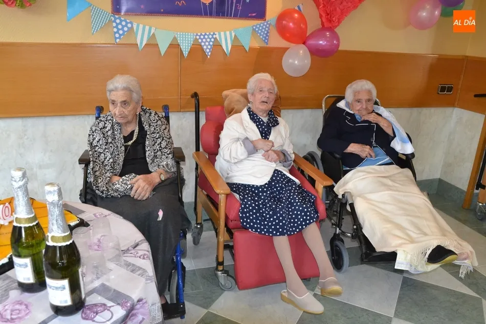 Foto 9 - Emilia Pulido celebra sus 100 a&ntilde;os acompa&ntilde;ada de toda su familia  