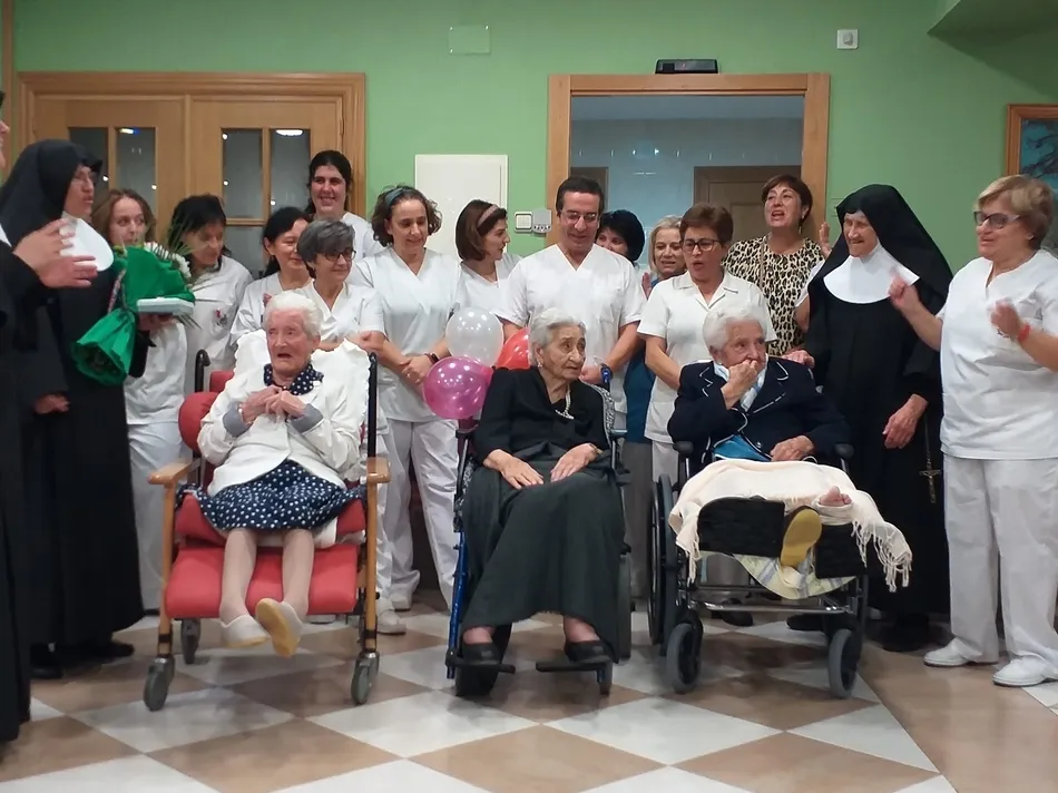 Foto 5 - Emilia Pulido celebra sus 100 a&ntilde;os acompa&ntilde;ada de toda su familia  