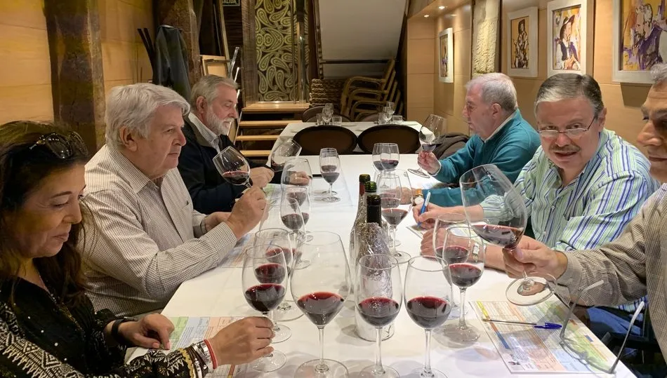 Javier Bragado fue en esta ocasión el director de la cata ciega