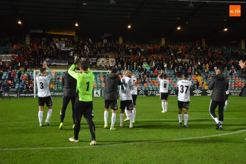 Foto 8 - El Salamanca UDS no entiende de entrenadores y deja KO al Barakaldo en el Helm&aacute;ntico (3-0)