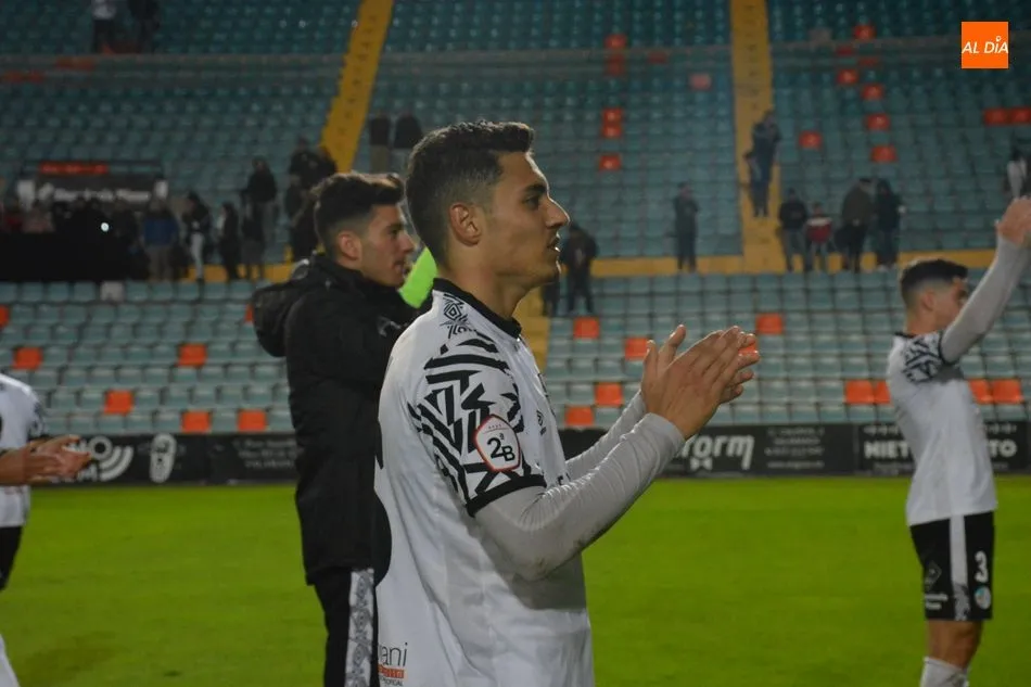 Foto 3 - El Salamanca UDS no entiende de entrenadores y deja KO al Barakaldo en el Helm&aacute;ntico (3-0)