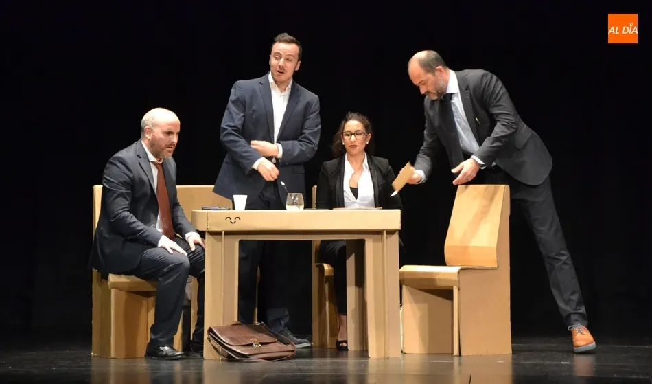 Foto 11 - La lucha laboral de &lsquo;El M&eacute;todo Gr&ouml;nholm&rsquo; pone punto y aparte al oto&ntilde;o teatral  