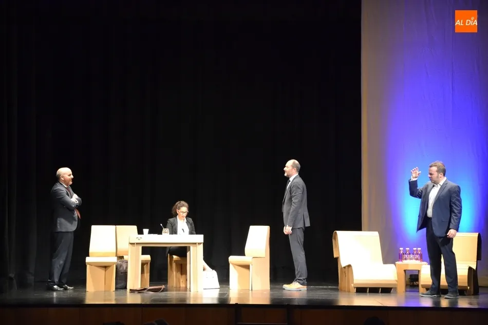 Foto 9 - La lucha laboral de &lsquo;El M&eacute;todo Gr&ouml;nholm&rsquo; pone punto y aparte al oto&ntilde;o teatral  
