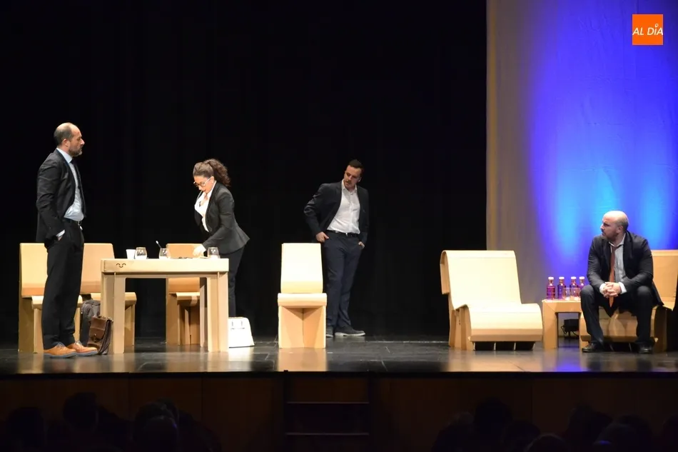 Foto 4 - La lucha laboral de &lsquo;El M&eacute;todo Gr&ouml;nholm&rsquo; pone punto y aparte al oto&ntilde;o teatral  