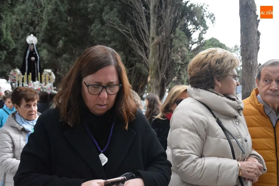 Foto 6 - Nuestra Se&ntilde;ora de la Soledad procesiona en honor a los difuntos