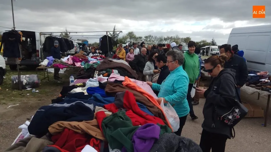 Foto 7 - Los productos de temporada se imponen en el mercadillo portugu&eacute;s de Trabanca  
