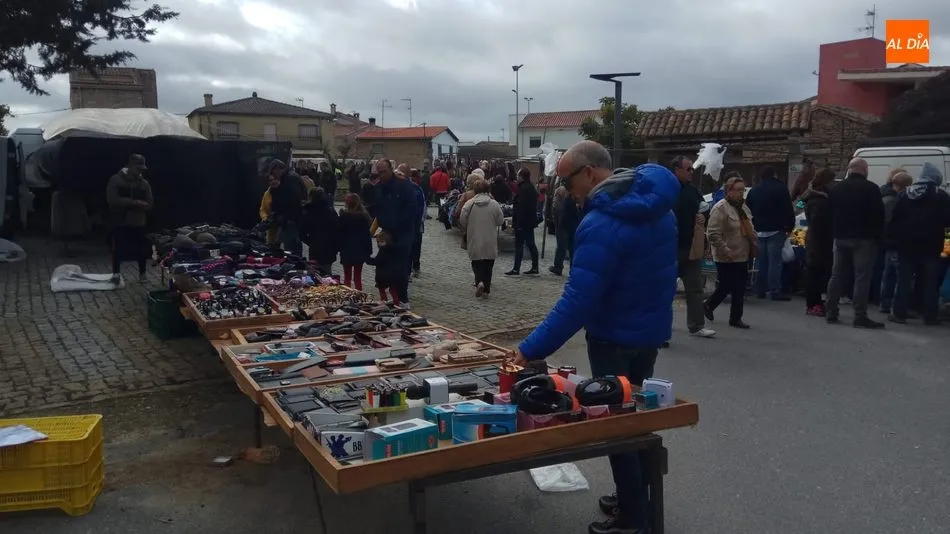 Foto 5 - Los productos de temporada se imponen en el mercadillo portugu&eacute;s de Trabanca  