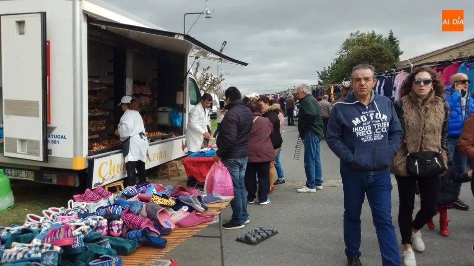 Foto 4 - Los productos de temporada se imponen en el mercadillo portugu&eacute;s de Trabanca  