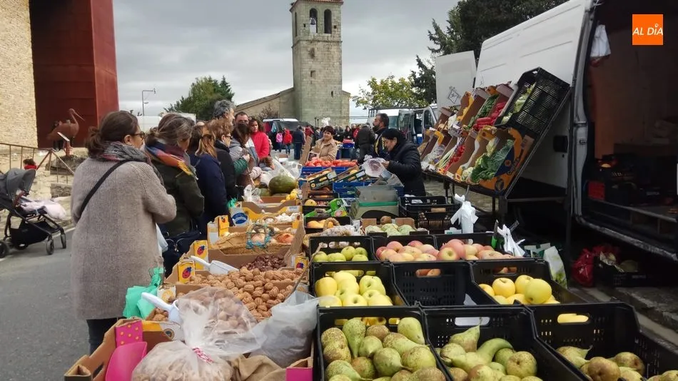 Foto 3 - Los productos de temporada se imponen en el mercadillo portugu&eacute;s de Trabanca  
