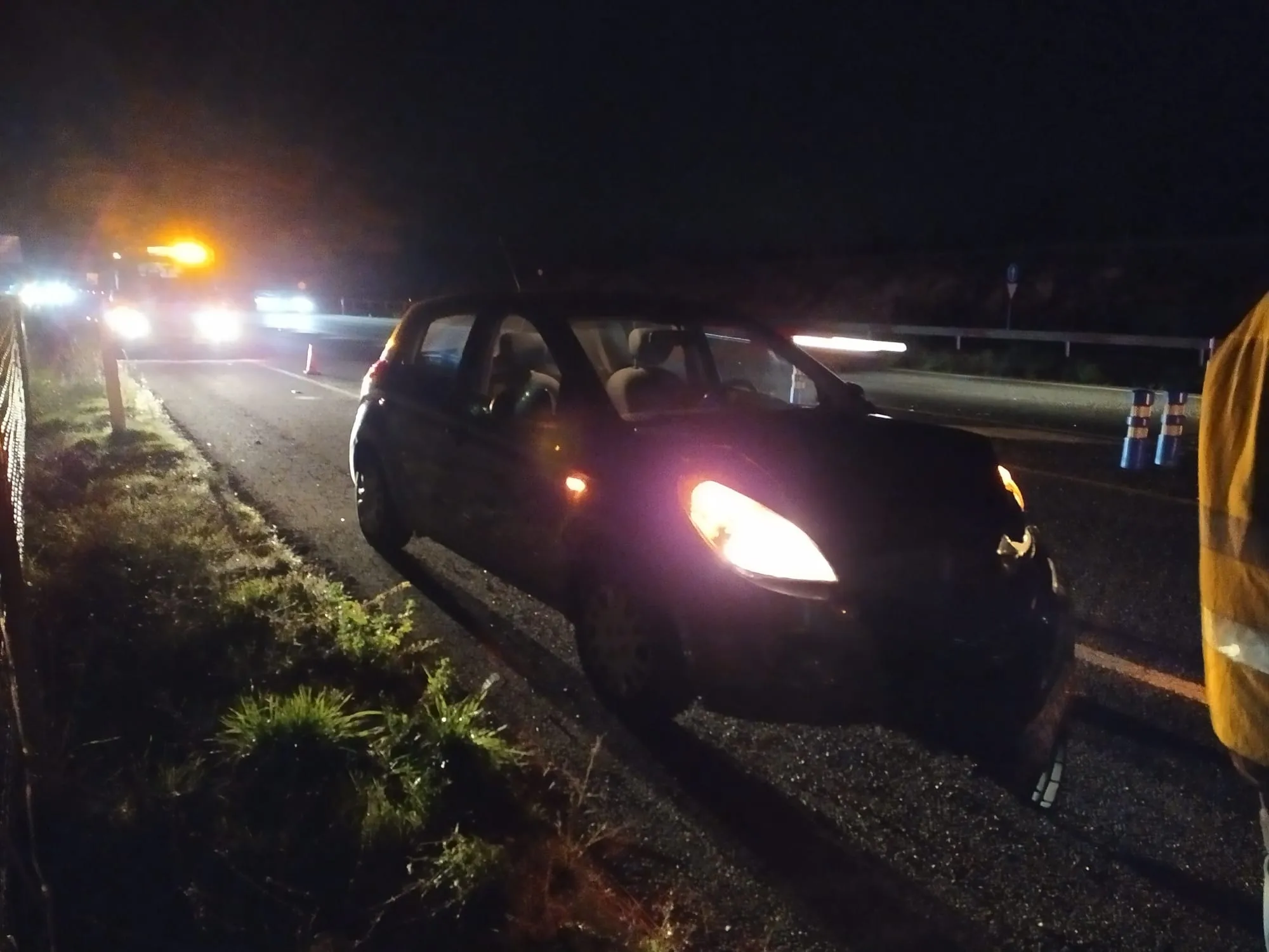Foto 4 - Tres coches se ven implicados en una colisi&oacute;n m&uacute;ltiple en la A-66