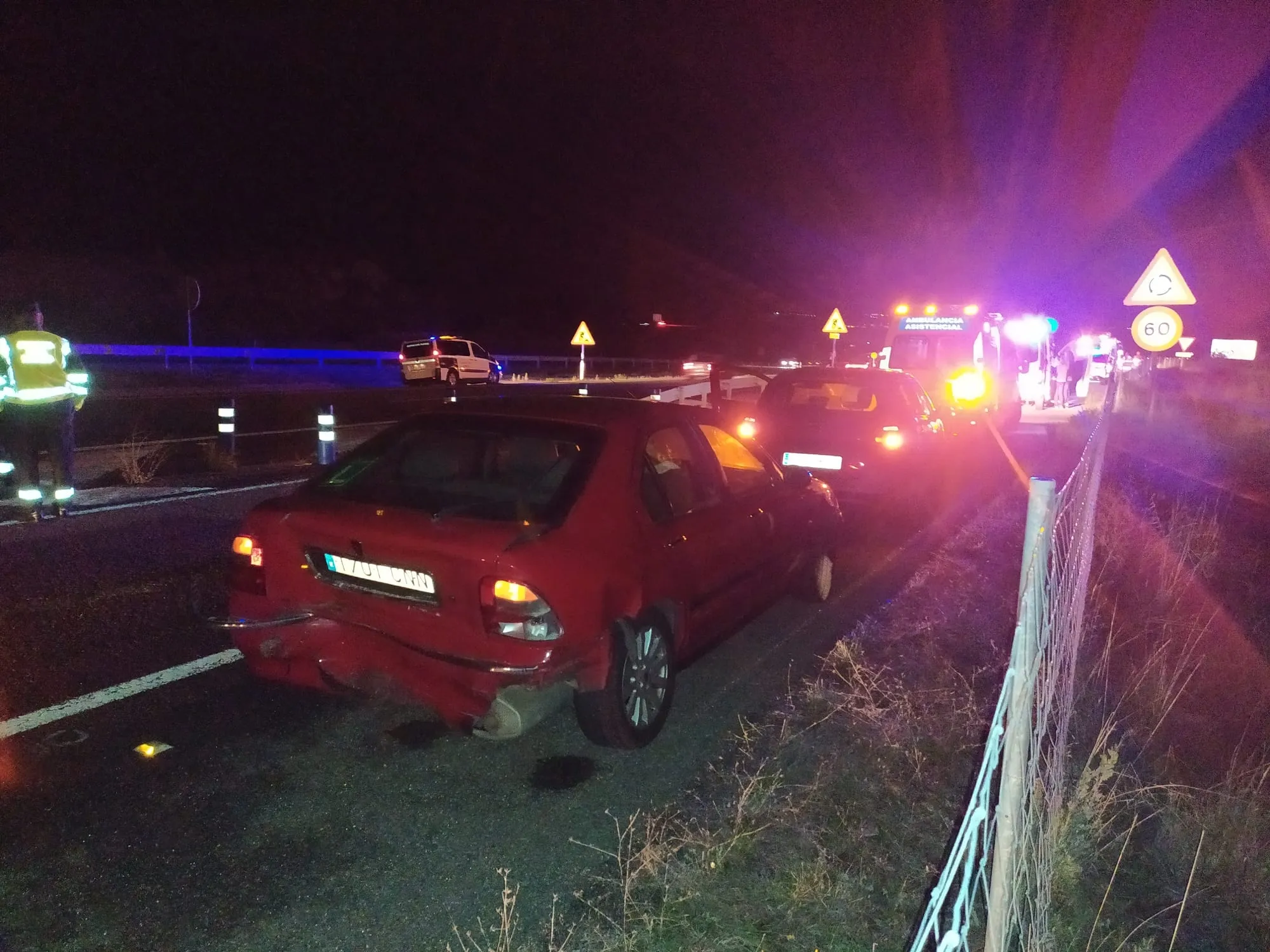 Foto 2 - Tres coches se ven implicados en una colisi&oacute;n m&uacute;ltiple en la A-66