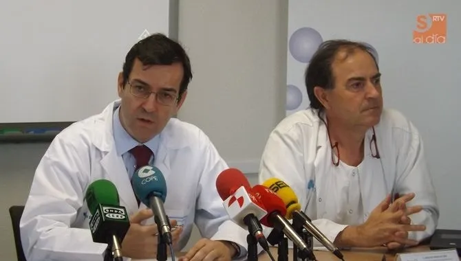 Ramón García Sanz (izquierda) durante unas declaraciones en el Hospital de Salamanca. Foto: Archivo