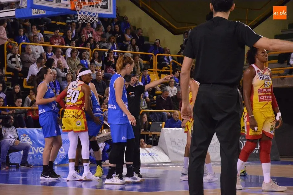 Foto 8 - Ni la ley Hayes puede evitar el descalabro del Perfumer&iacute;as Avenida contra el Uni Girona (55-68)