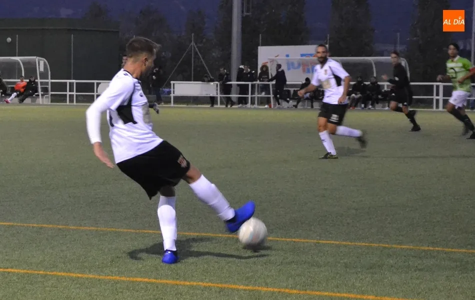 Foto 5 - El filial del Ciudad Rodrigo empieza a carburar y a marcar pero cae ante el Guijuelo B  