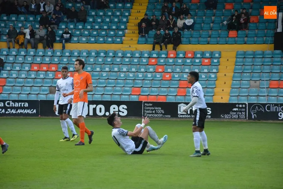 Foto 10 - El Salamanca UDS &lsquo;B&rsquo; pelea como un jabato para puntuar ante el Burgos Promesas (0-0)