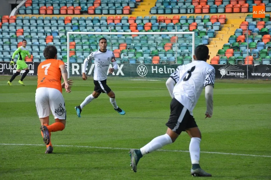 Foto 7 - El Salamanca UDS &lsquo;B&rsquo; pelea como un jabato para puntuar ante el Burgos Promesas (0-0)
