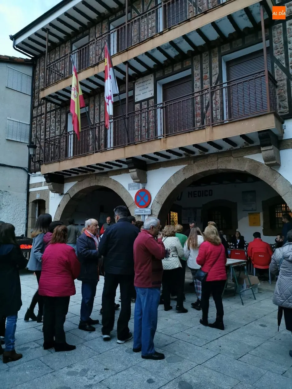 Foto 10 - Sotoserrano festeja la llegada del oto&ntilde;o con la tradicional calbochada