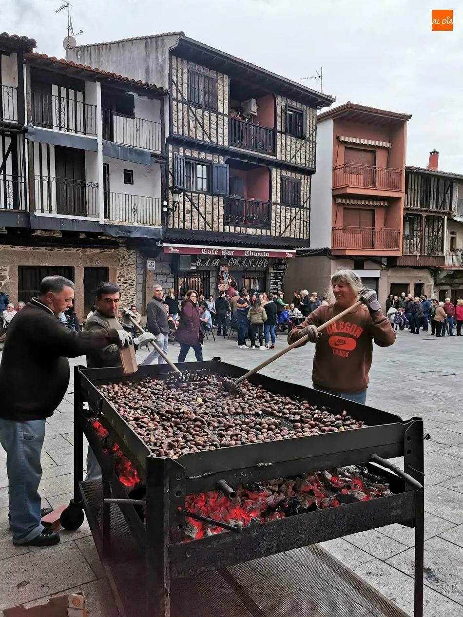 Foto 4 - Sotoserrano festeja la llegada del oto&ntilde;o con la tradicional calbochada