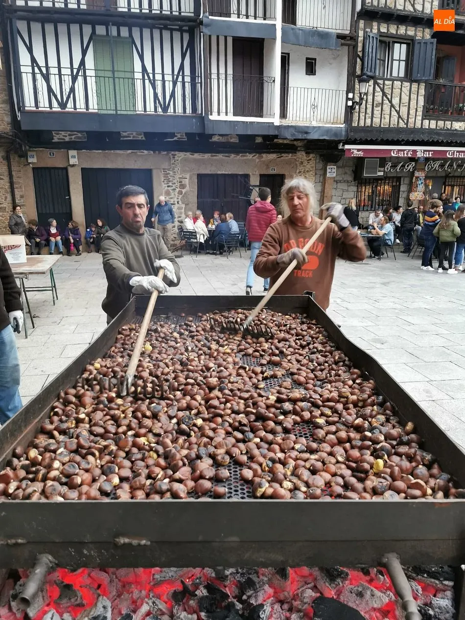 Foto 3 - Sotoserrano festeja la llegada del oto&ntilde;o con la tradicional calbochada