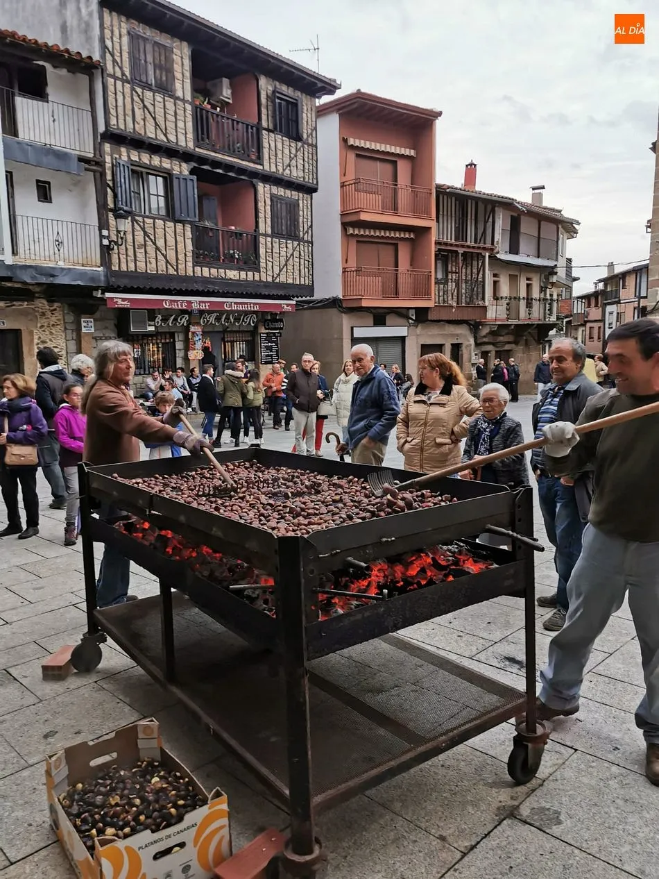Foto 2 - Sotoserrano festeja la llegada del oto&ntilde;o con la tradicional calbochada